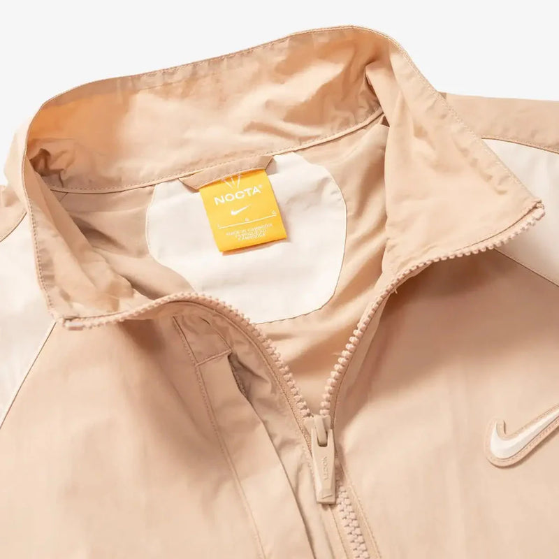 Jaqueta Corta Vento Nike X Nocta - Edição Especial, Woven Track Bege Areia/Marrom