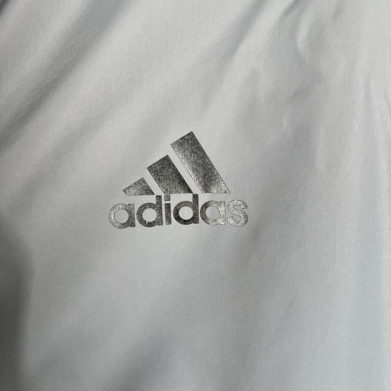 Jaqueta Corta Vento Adidas - Forrada e com Capuz, Cinza