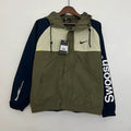 Jaqueta Corta Vento Nike - Forrada e com Capuz, Verde com Azul